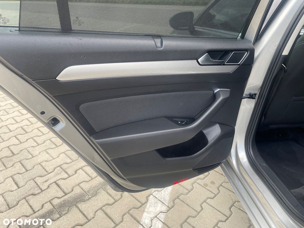 Volkswagen Passat - 29