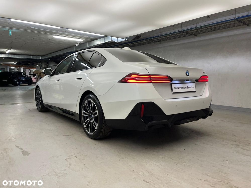 BMW Seria 5 520i mHEV M Sport - 12