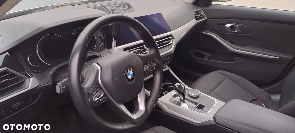 BMW Seria 3 318d - 16