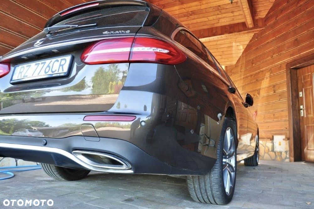 Mercedes-Benz Klasa E 400 4Matic 9G-TRONIC Exclusive - 10