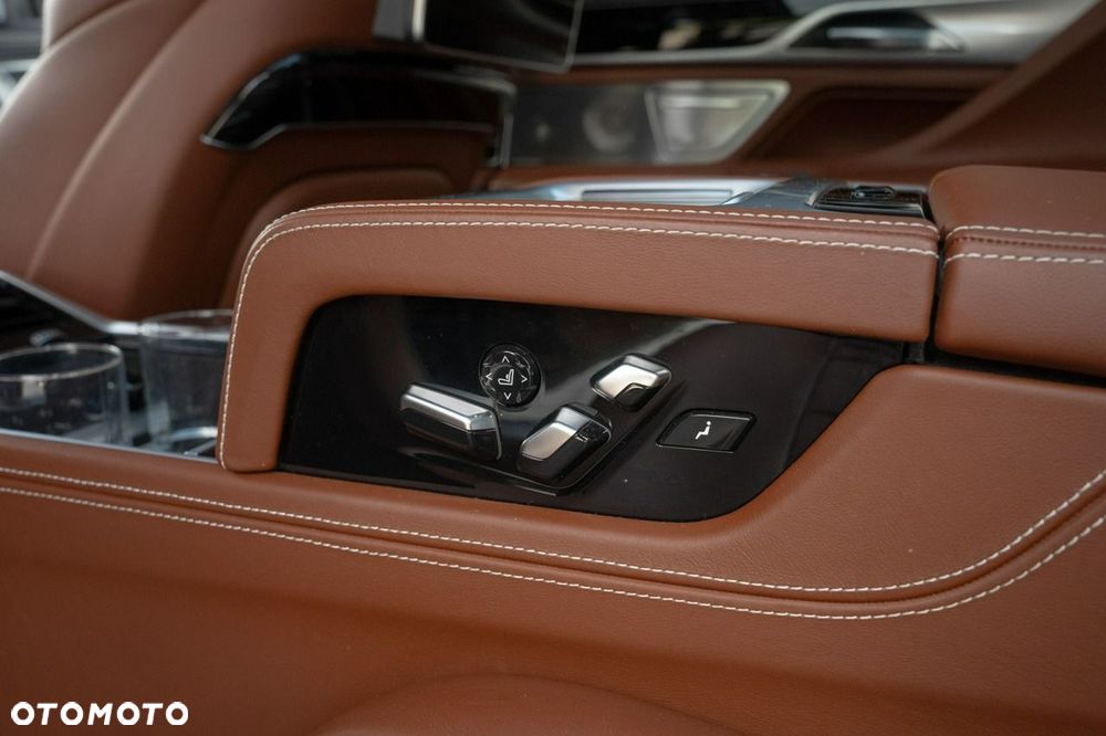 BMW Seria 7 M760Li xDrive - 27