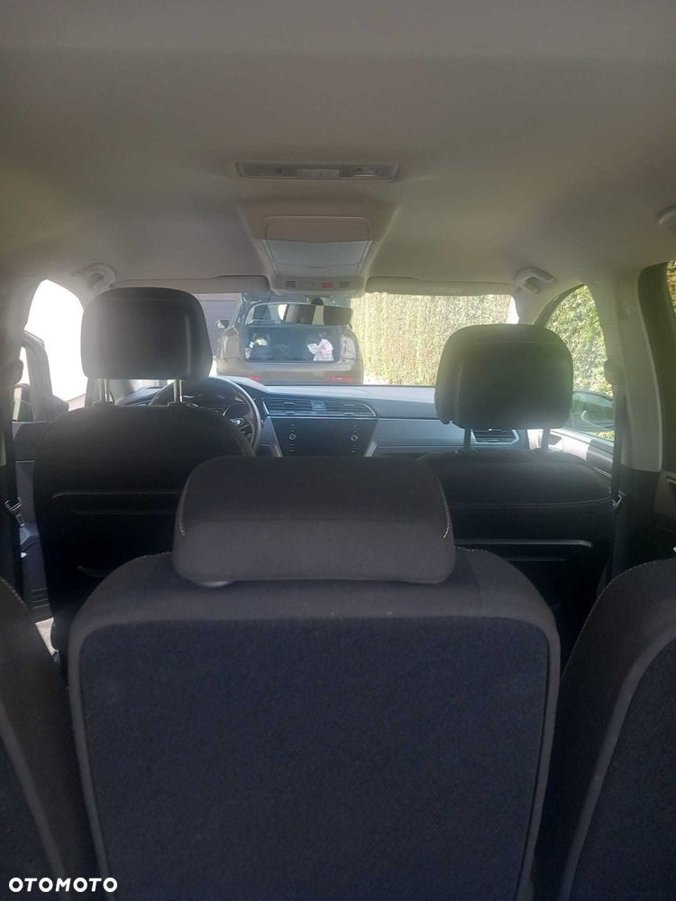 Volkswagen Touran - 3