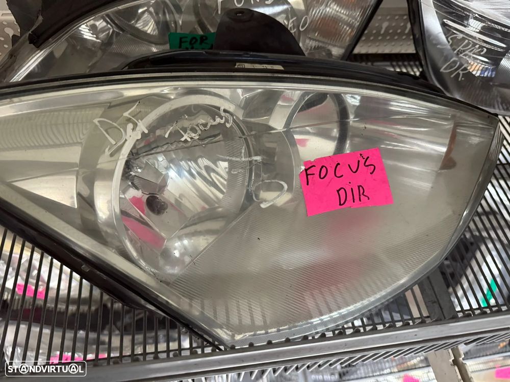 Farol Ford Focus direito - 1