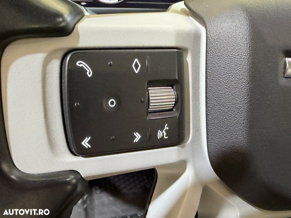 Land Rover Defender - 13