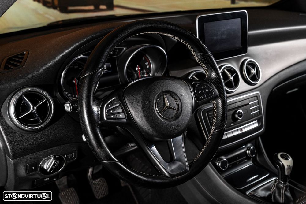 Mercedes-Benz CLA 180 - 12