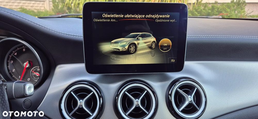 Mercedes-Benz GLA 180 7G-DCT AMG Line - 29