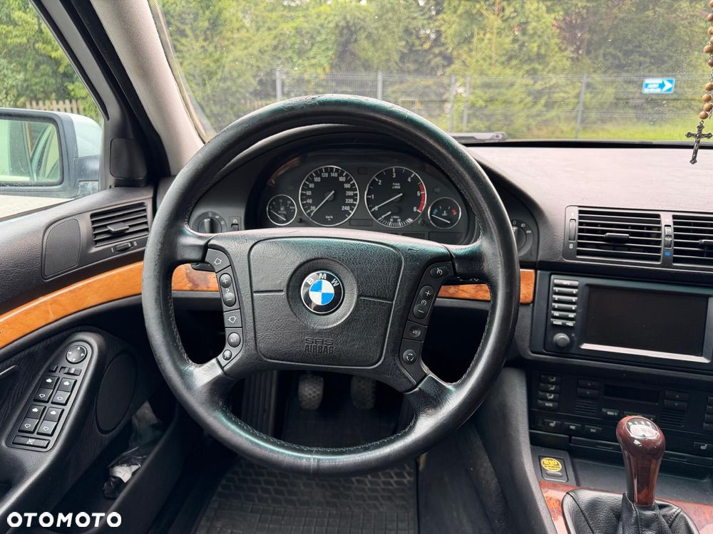 BMW Seria 5 525d - 9