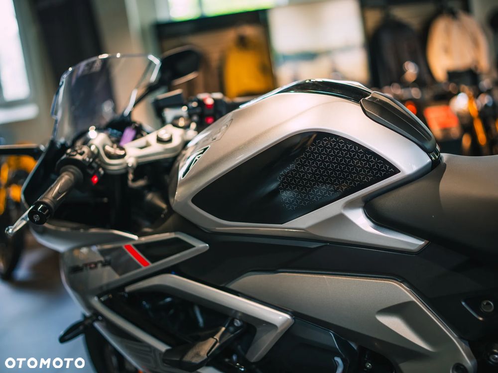 Triumph Daytona - 17