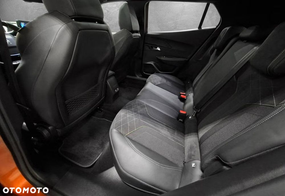 Peugeot 2008 PureTech 155 EAT8 GT Pack - 13