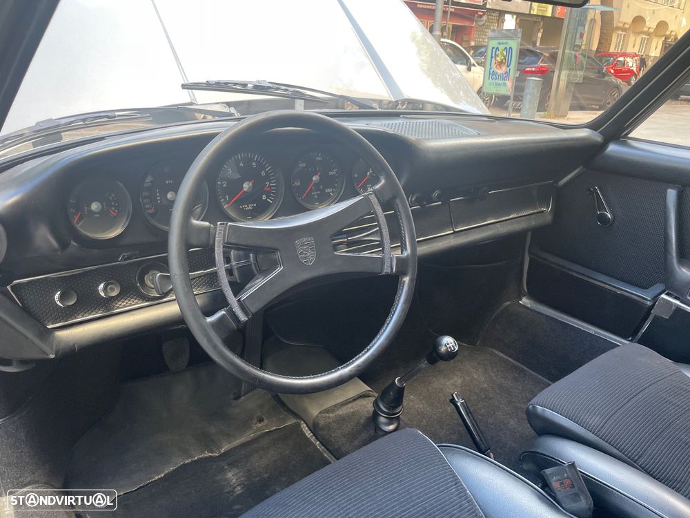 Porsche 911 Série F - 8