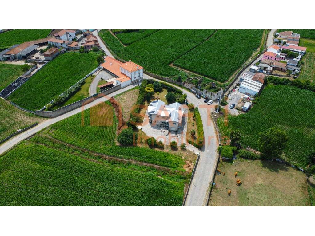 Moradia Bi-Familiar T4 inserida num lote de 1.480 m² em Gião, Vila ... - Grande imagem: 4/56