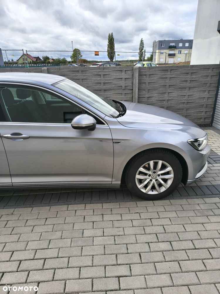 Volkswagen Passat - 4