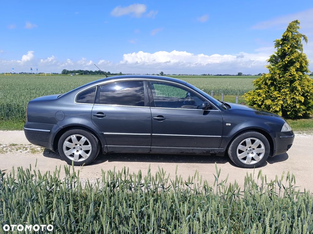 Volkswagen Passat 1.9 TDI Highline - 16