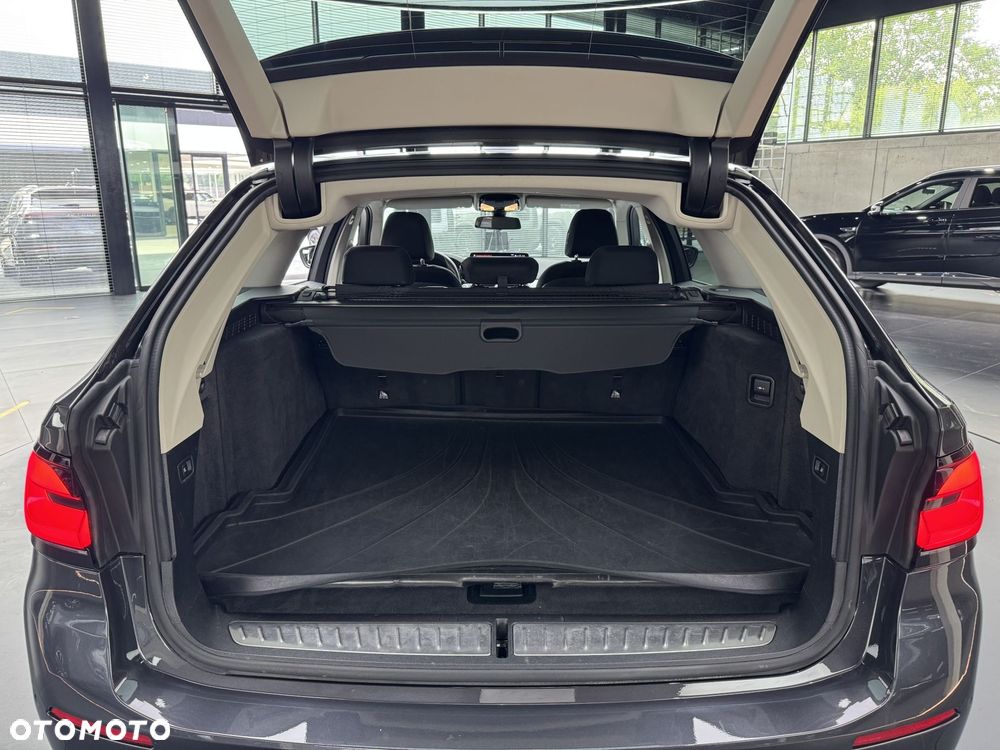 BMW Seria 5 520i mHEV - 19