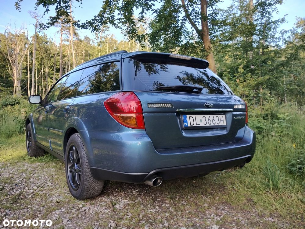 Subaru Outback 3.0 H6 - 4