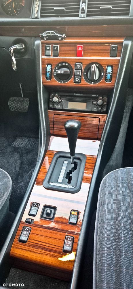 Mercedes-Benz W124 (1984-1993) - 23