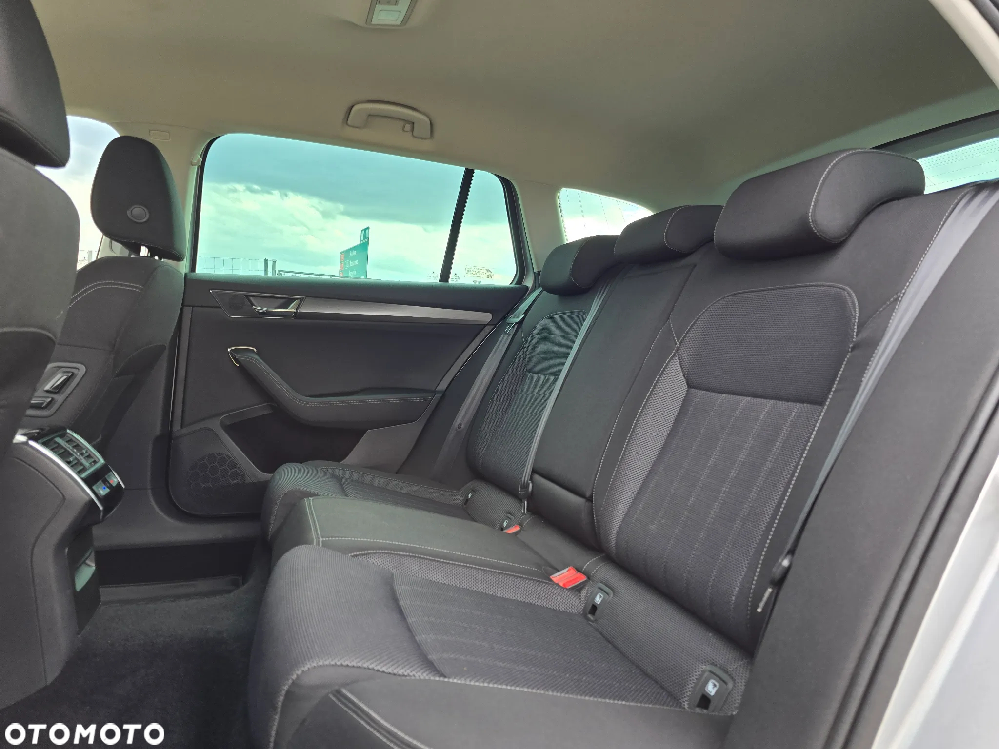 Skoda Superb 2.0 TDI SCR Style DSG - 29
