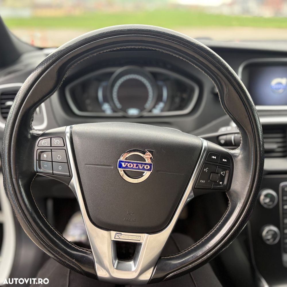 Volvo V40 D2 R Design - 15