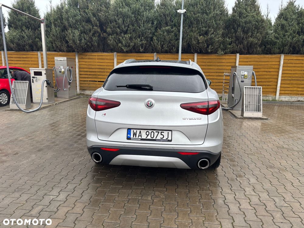 Alfa Romeo Stelvio 2.0 Turbo 16V AT8-Q4 Lusso Ti - 5