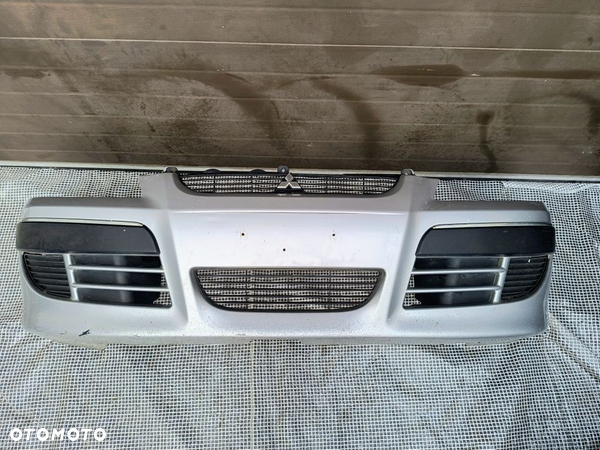 Mitsubishi space Star lift 02-05  zderzak przód srebrny A50 wysyłka