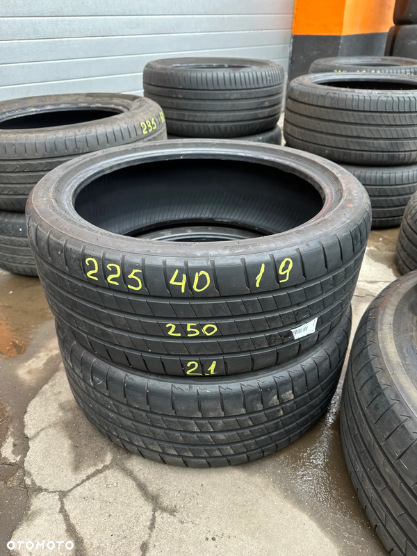 225/40x19 Bridgestone
