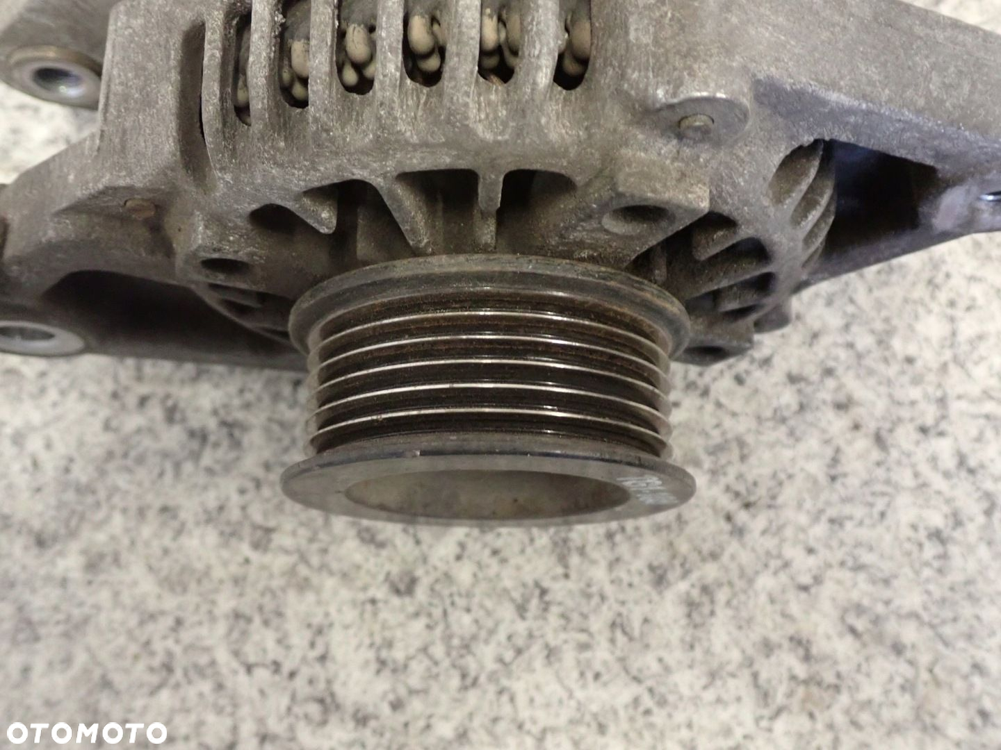 TOYOTA YARIS II 1.0 BENZ 1KR 09-11 ALTERNATOR - 2