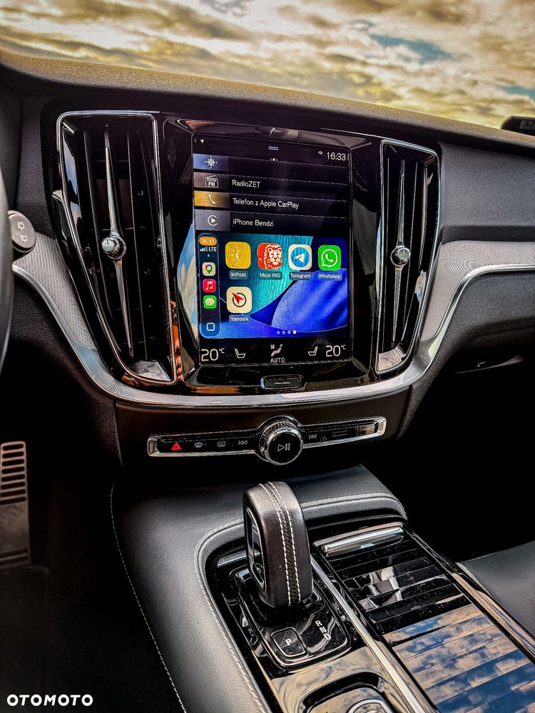 Volvo V60 T8 AWD Twin Engine Geartronic R-Design - 38