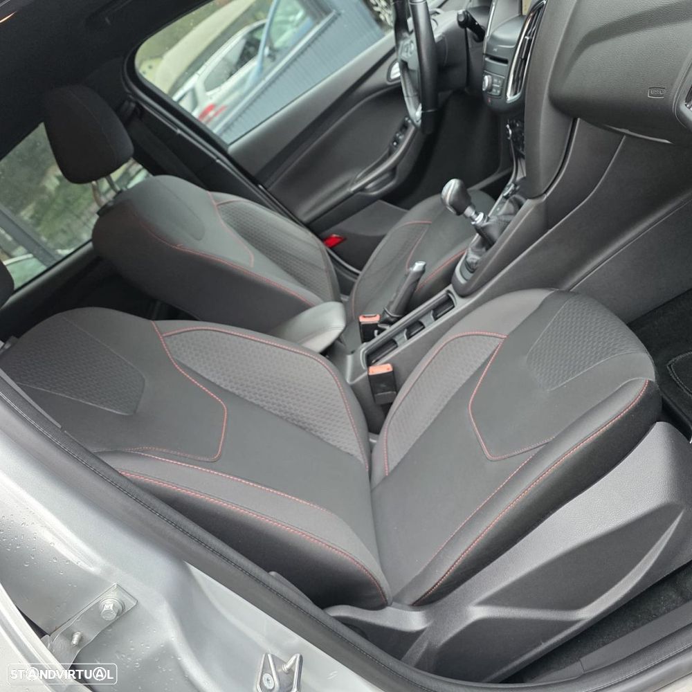 Ford Focus 1.0 EcoBoost ST-Line - 37