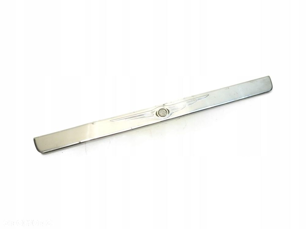 LISTWA NAKŁADKA PROGU PRZÓD CHRYSLER 300C - 1