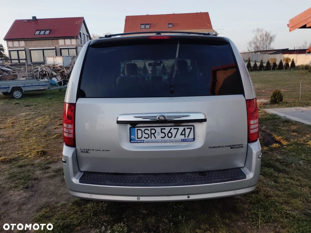 Chrysler Town & Country - 9