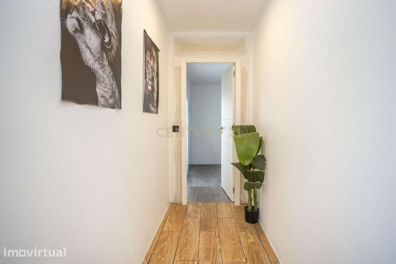 Moradia T2Renovada com Quintal e Jardim – O Refúgio Ideal para Viver c - Grande imagem: 3/37