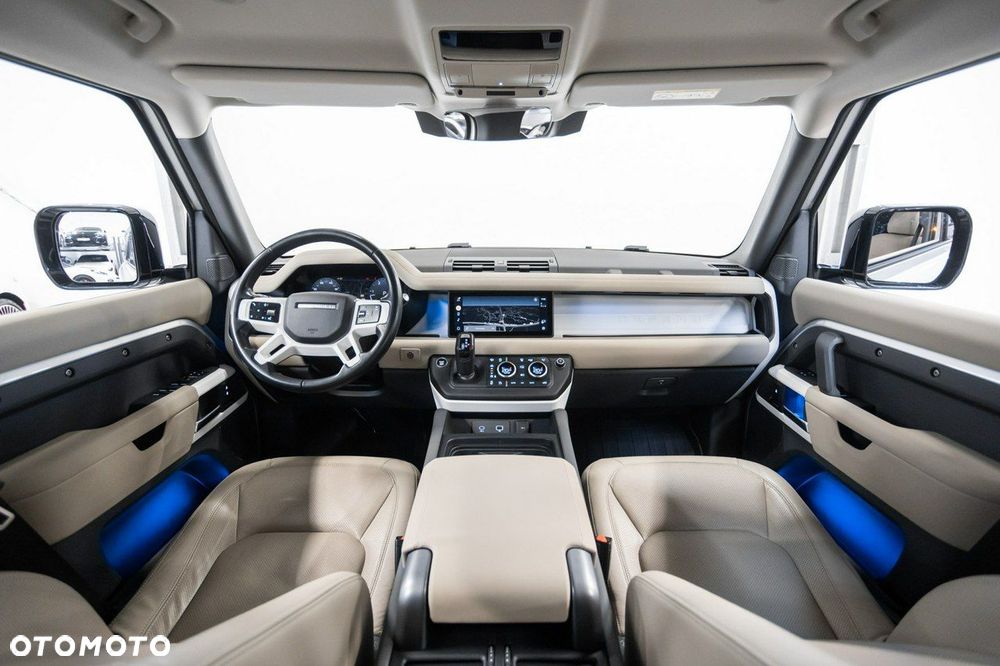 Land Rover Defender - 22
