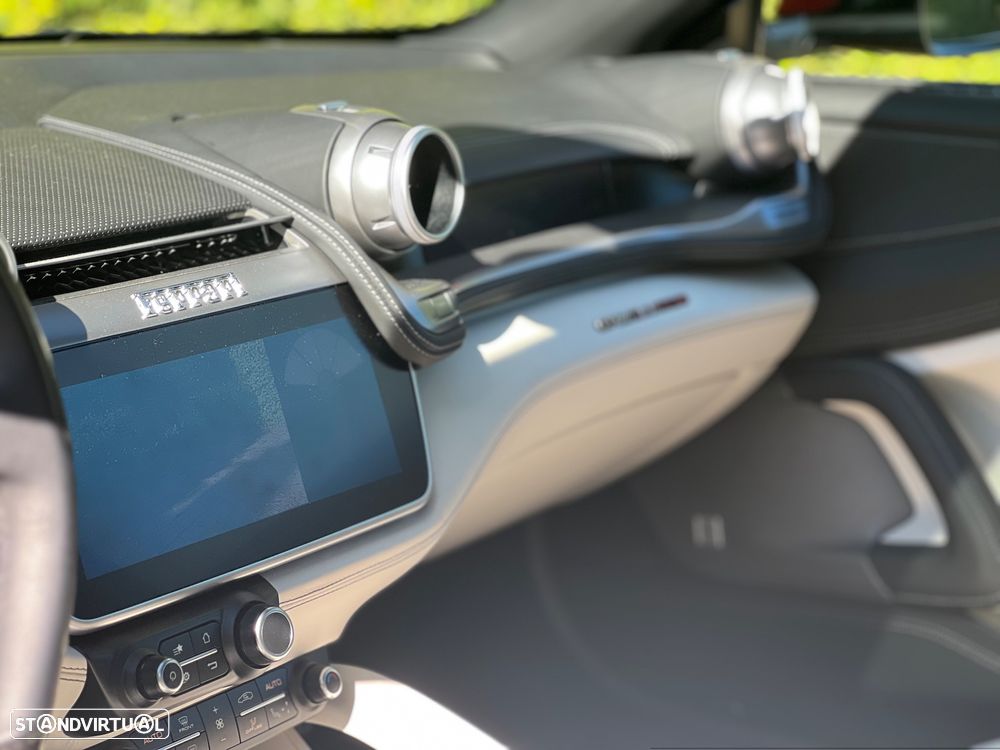 Ferrari GTC4 Lusso - 16