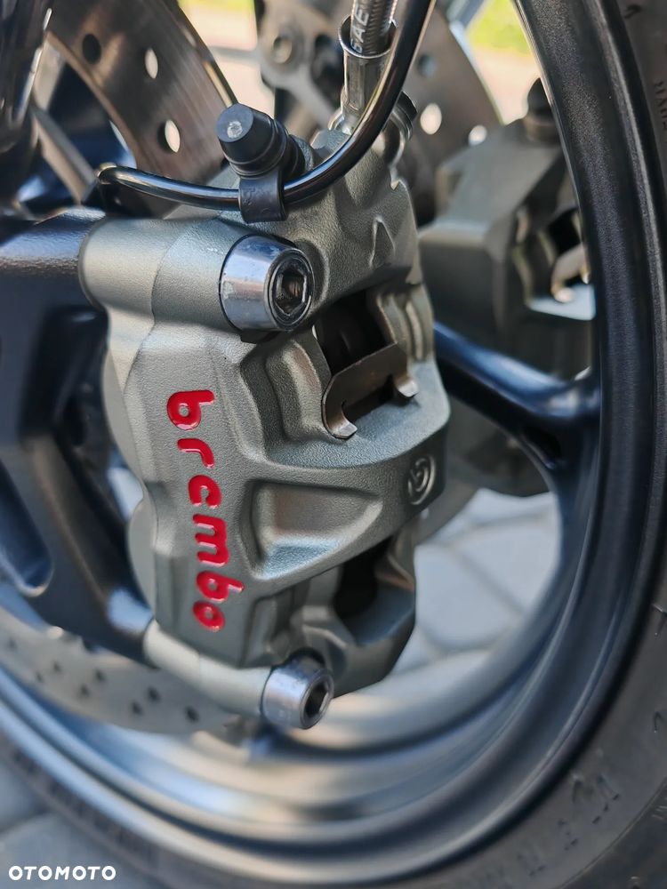 Triumph Street Triple - 29
