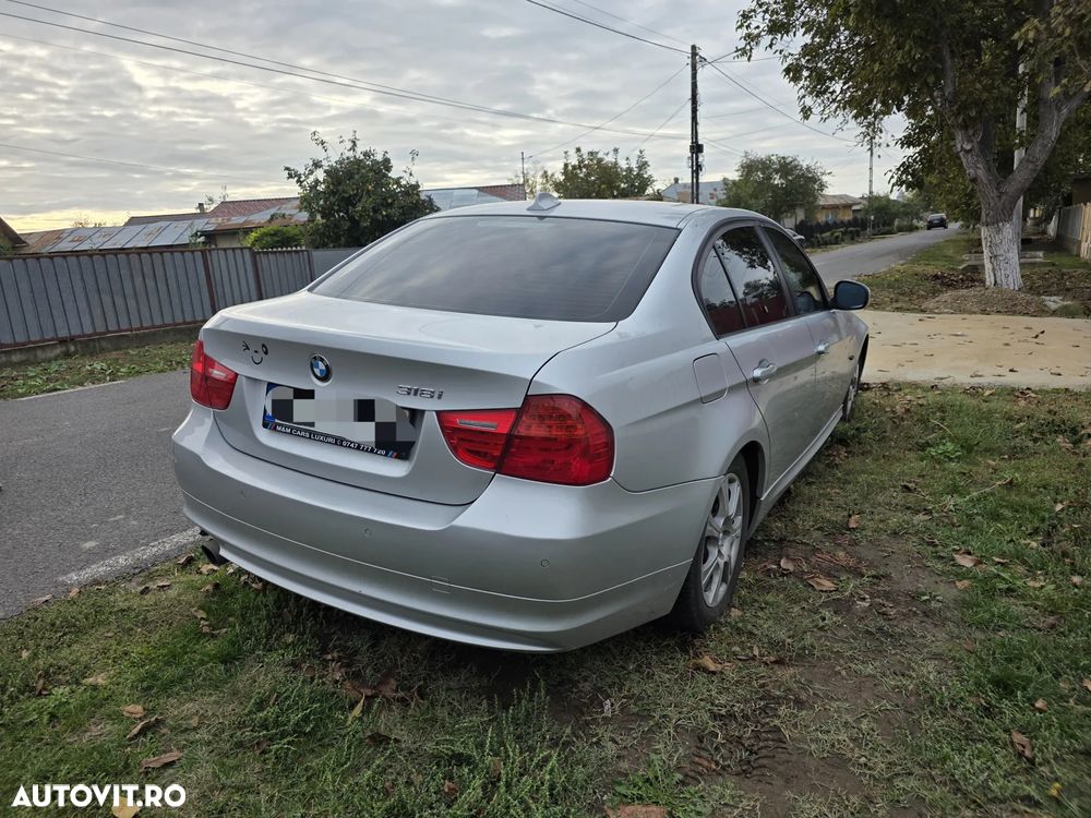 BMW Seria 3 318i - 4
