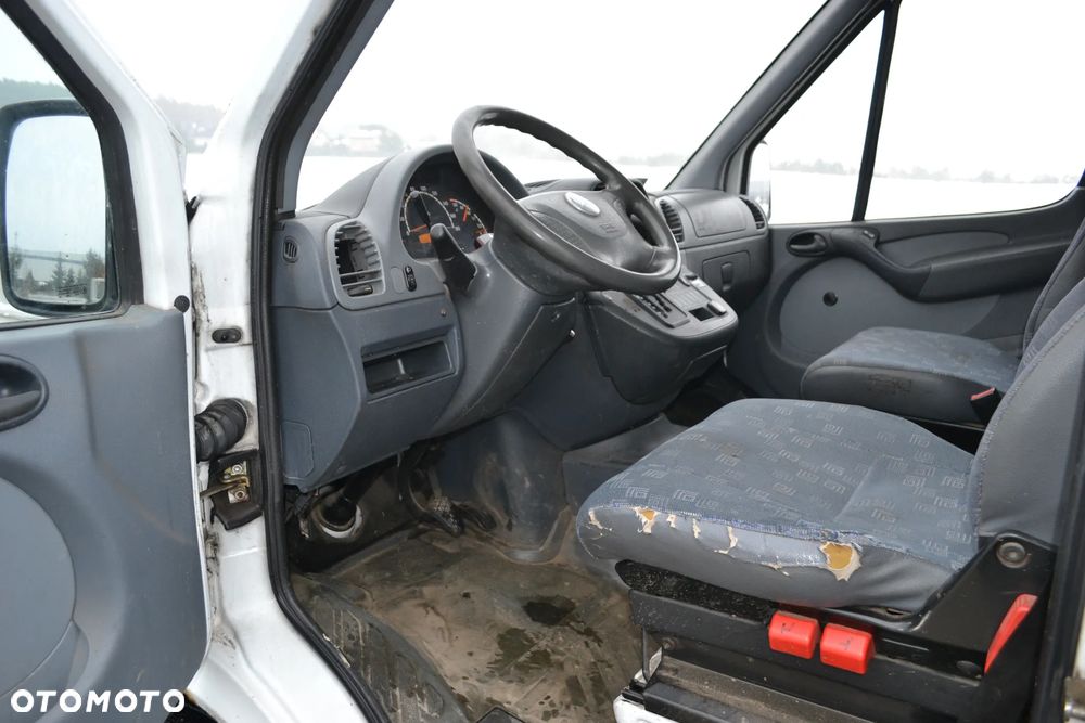 Mercedes-Benz Sprinter - 12