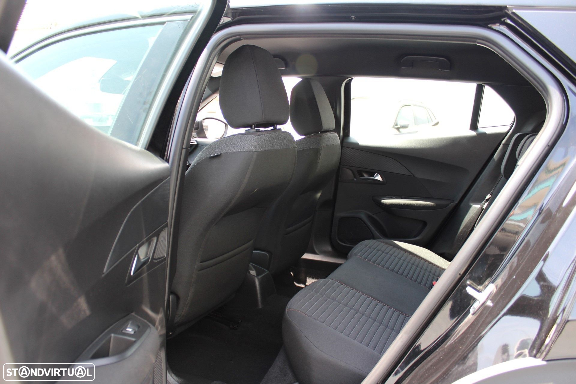 Peugeot 2008 1.2 PureTech Active Pack - 19