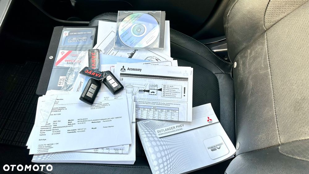 Mitsubishi Outlander 2.0 4WD Plug-In Hybrid - 32