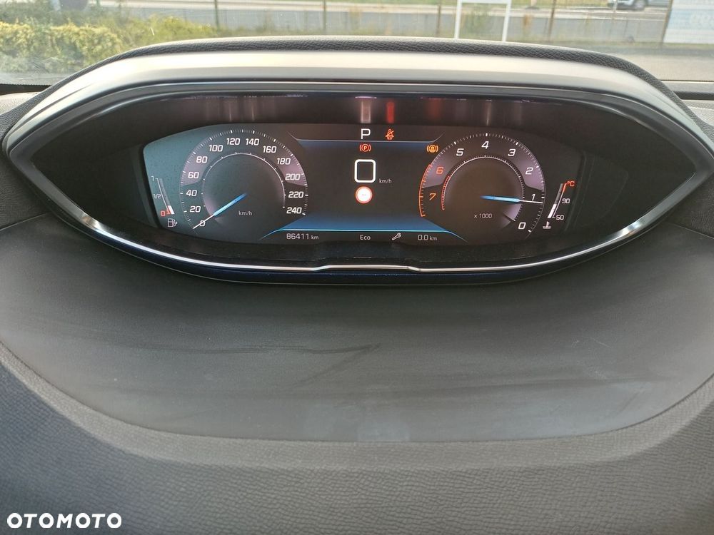 Peugeot 3008 1.2 PureTech Active Pack S&S EAT8 - 29