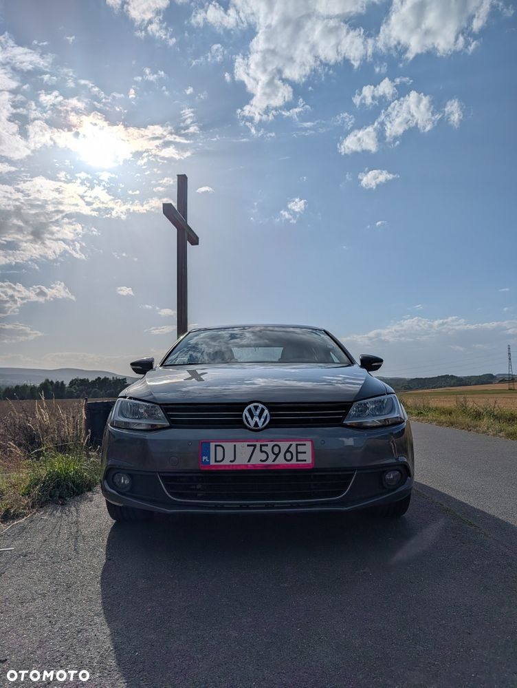Volkswagen Jetta - 2