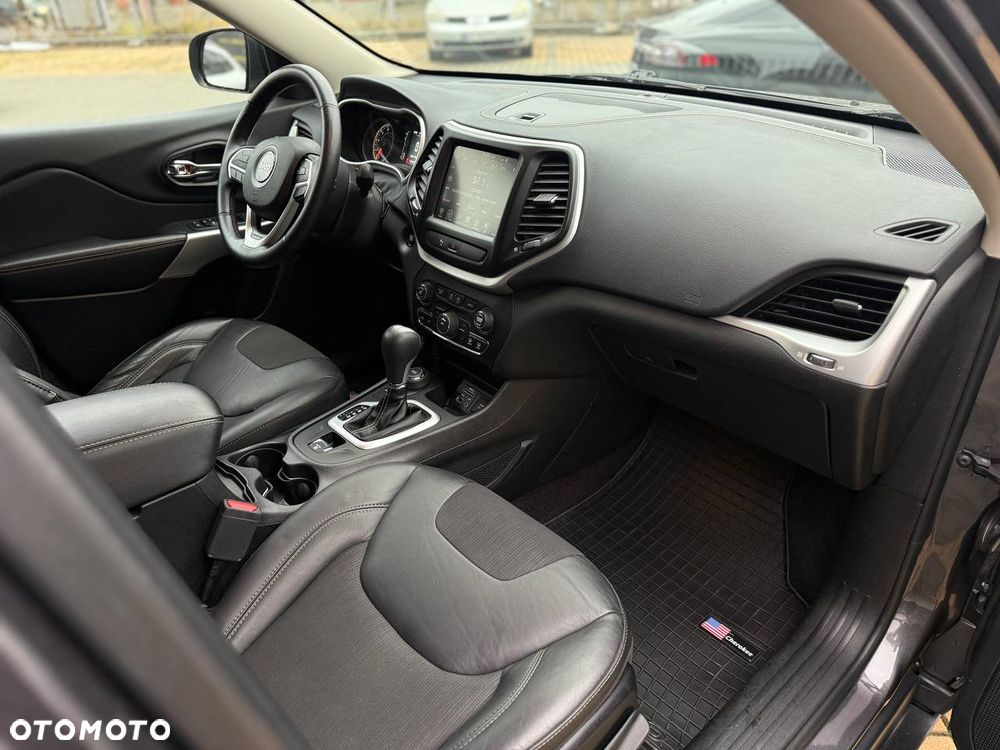 Jeep Cherokee - 22