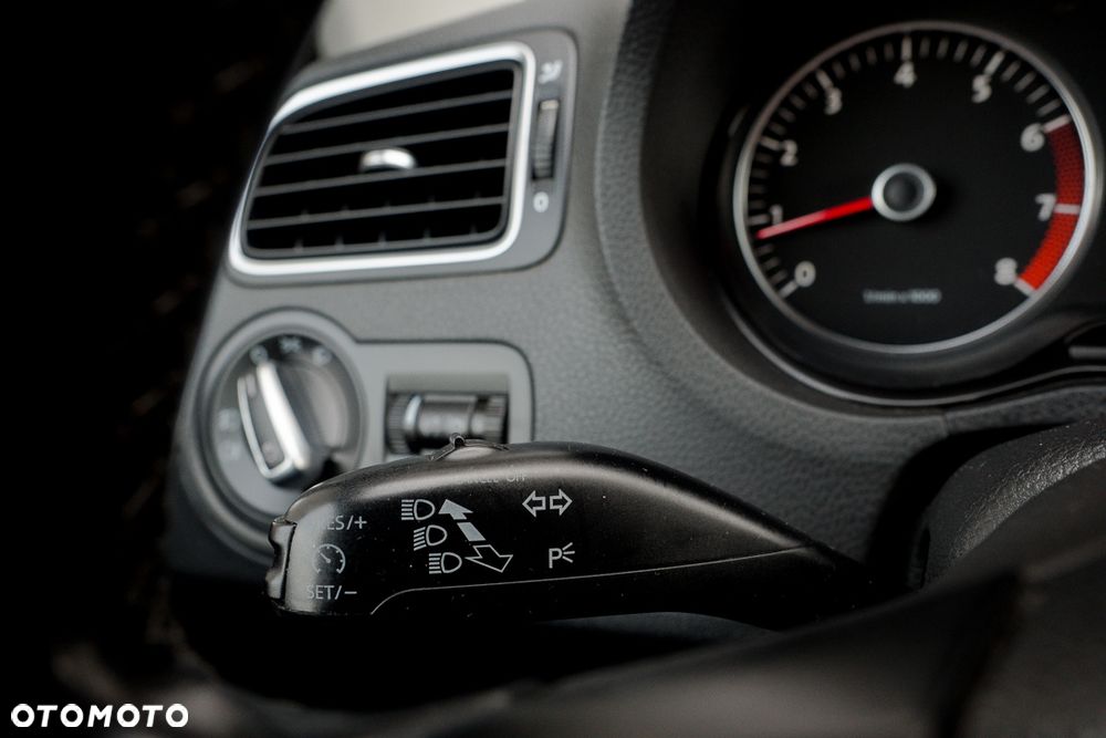 Volkswagen Polo 1.4 16V Highline - 17