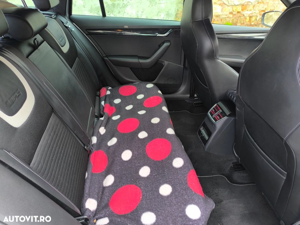 Skoda Octavia Combi 2.0 TDI DSG RS - 21