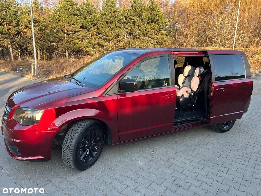 Dodge Grand Caravan - 9