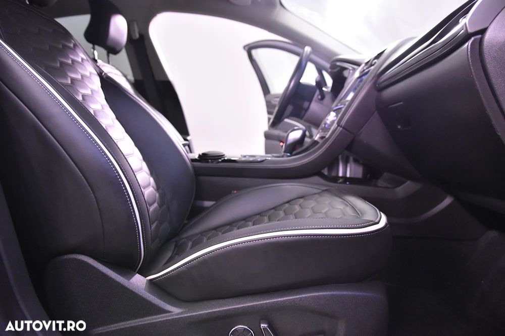 Ford Mondeo 2.0 HEV Vignale - 11