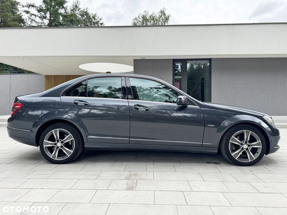 Mercedes-Benz Klasa C 250 CGI Automatik BlueEFFICIENCY Avantgarde - 9