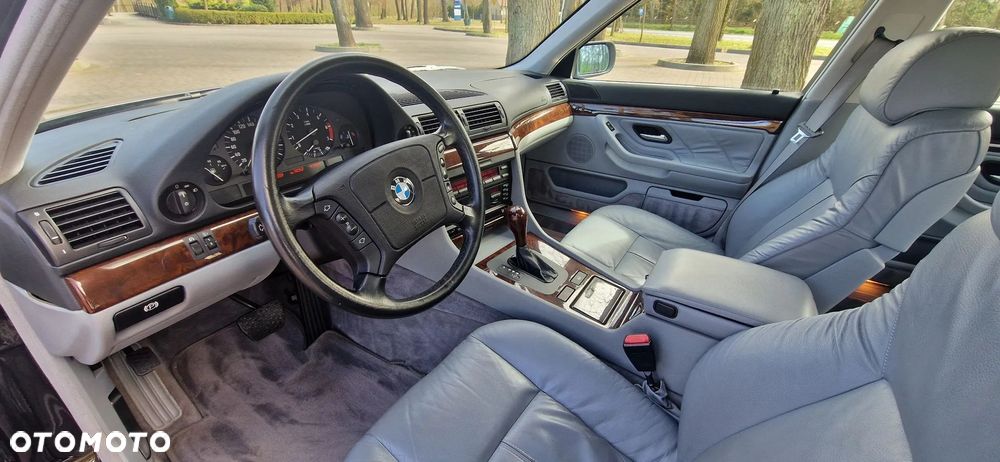 BMW Seria 7 740i - 7