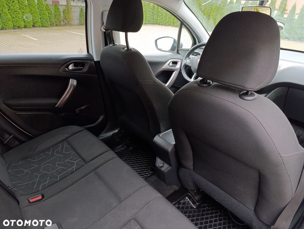 Peugeot 2008 1.6 e-HDi Style S&S - 10