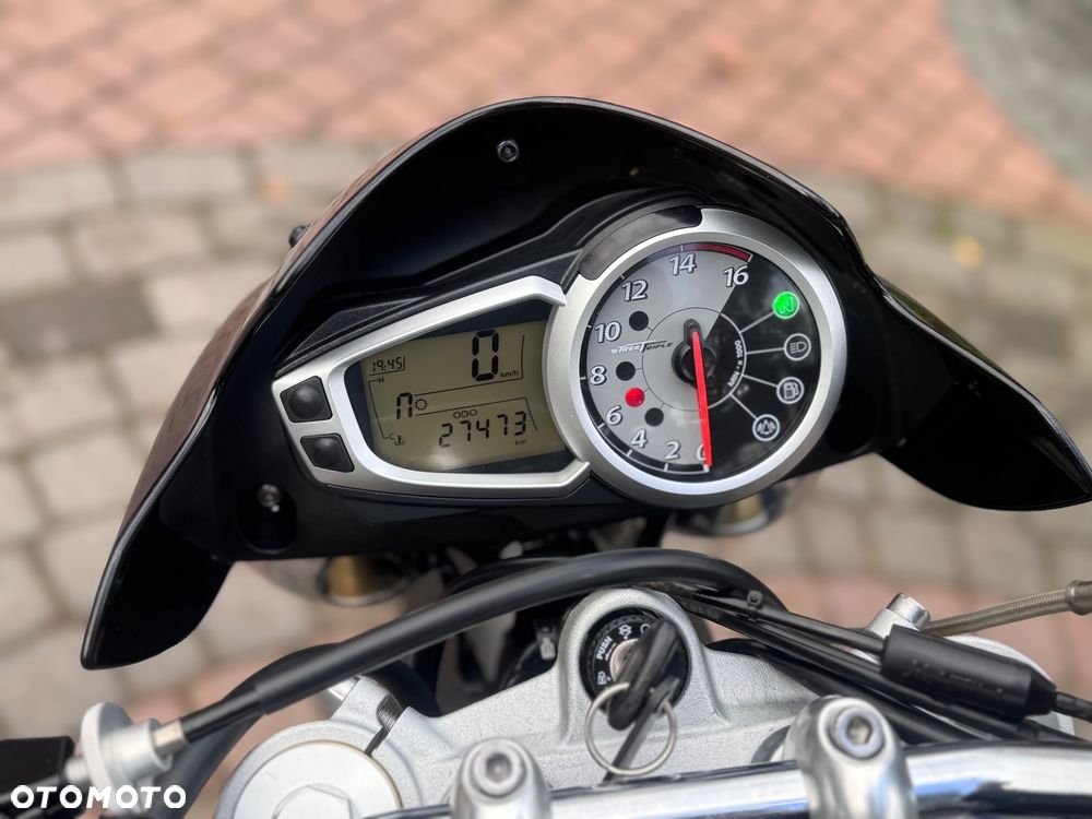 Triumph Street Triple - 25