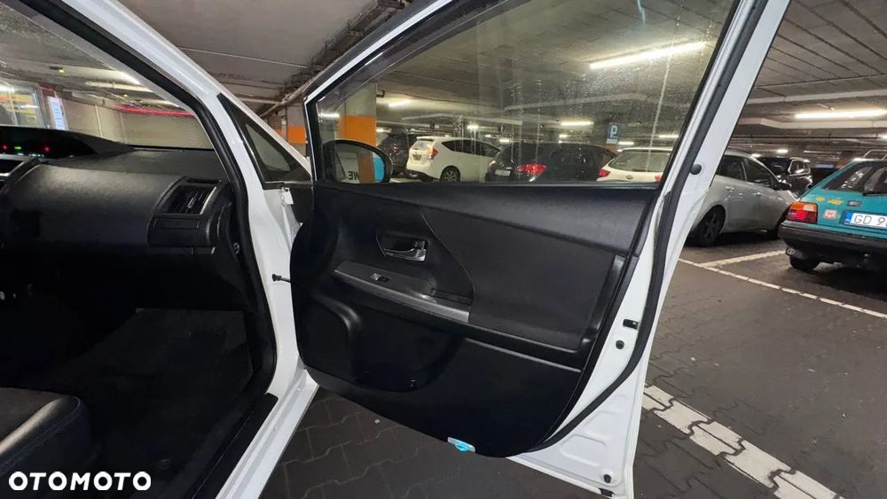 Toyota Prius+ (Hybrid) Comfort - 14